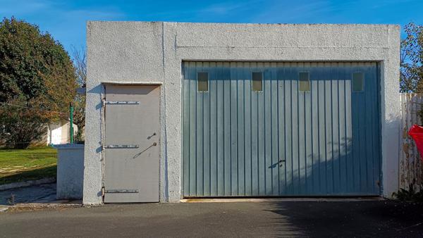 Maison plain pied avec de beaux volumes.