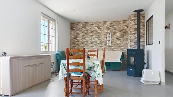 Maison plain pied avec de beaux volumes.