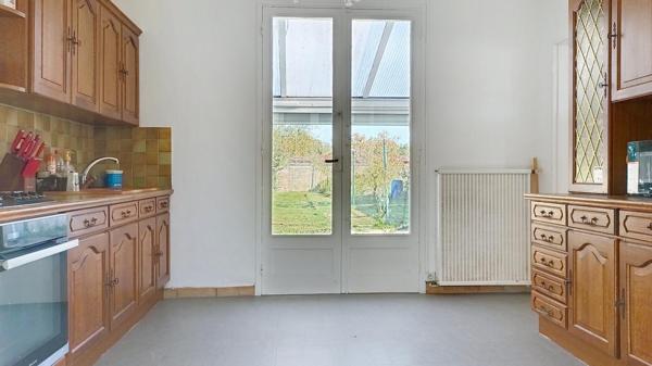 Maison plain pied avec de beaux volumes.