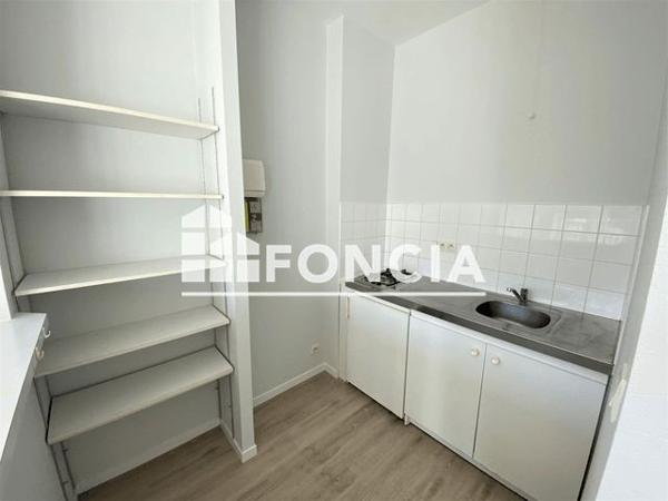 Location Appartement 2 pièces 41.5 m² - 173 RUE BOURBON Chatellerault 86100