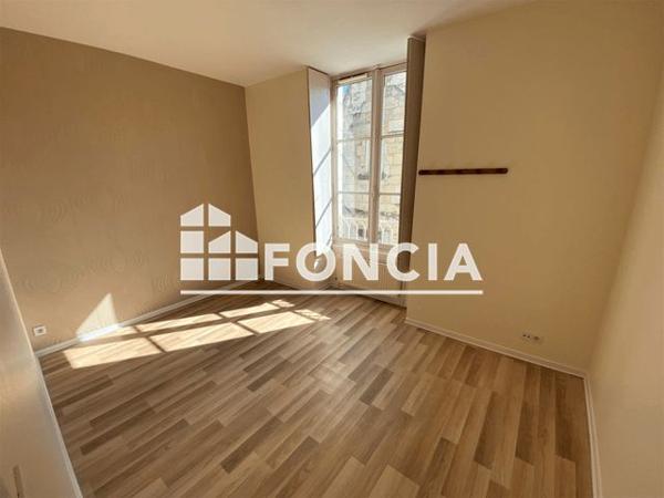 Location Appartement 2 pièces 41.5 m² - 173 RUE BOURBON Chatellerault 86100