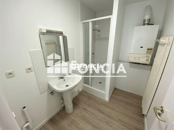 Location Appartement 2 pièces 41.5 m² - 173 RUE BOURBON Chatellerault 86100