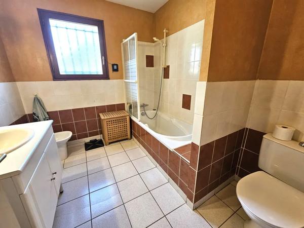 Maison proche bourg 4 chambres au calme