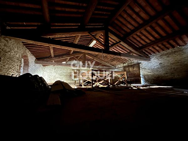 ENTREPOT 120m2 - Bon emplacement