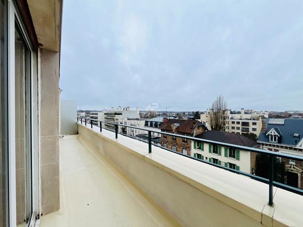 "Versailles Rive Droite" Dernier étage avec vue dégagée - Bel appartement rénové de 2 pièces de 54 m² avec cave et parking ! Loyer 1 490 €/mois charges comprises **  - Référence  26700