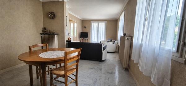Maison sur sous-sol centre Echiré