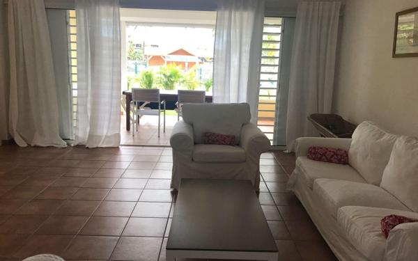 Appartement à louer    3 pièces • 74 m2 Le Gosier
