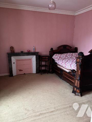 Nous vous proposons à la vente dans le centre ville de Mamers (72600), Cette jolie maison d'une...