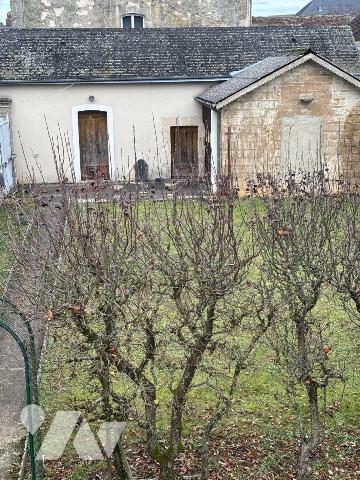 Nous vous proposons à la vente dans le centre ville de Mamers (72600), Cette jolie maison d'une...