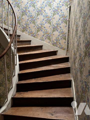 Nous vous proposons à la vente dans le centre ville de Mamers (72600), Cette jolie maison d'une...