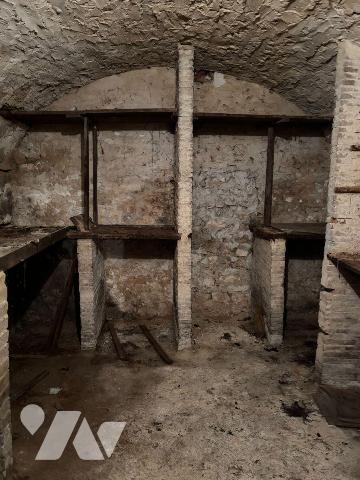 Nous vous proposons à la vente dans le centre ville de Mamers (72600), Cette jolie maison d'une...