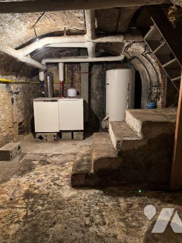 Nous vous proposons à la vente dans le centre ville de Mamers (72600), Cette jolie maison d'une...