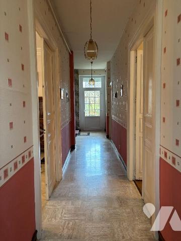 Nous vous proposons à la vente dans le centre ville de Mamers (72600), Cette jolie maison d'une...