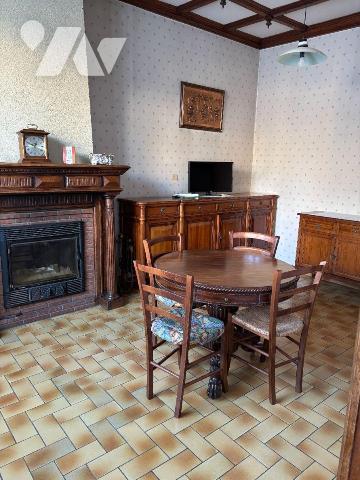 Nous vous proposons à la vente dans le centre ville de Mamers (72600), Cette jolie maison d'une...