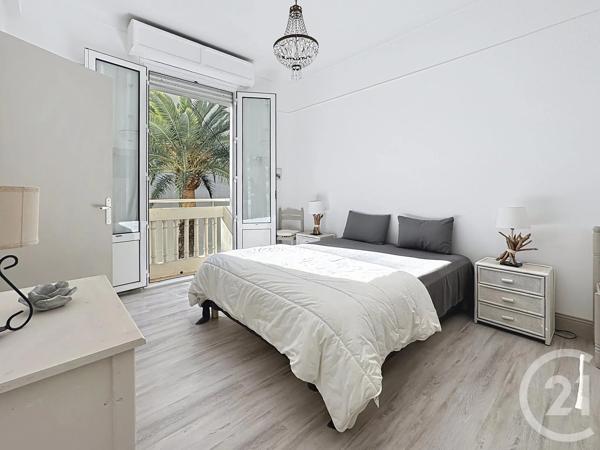 Appartement F2 à vendre  2 pièces - 48 m 2   JUAN LES PINS  - 06