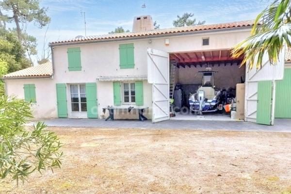 RARE !!! Maison de 230 M² DE SURFACE COMPRENANT UNE MAISON, UN GARAGE POUR BATEAU ET UN STUDIO sur RIVEDOUX PLAGE (17)
