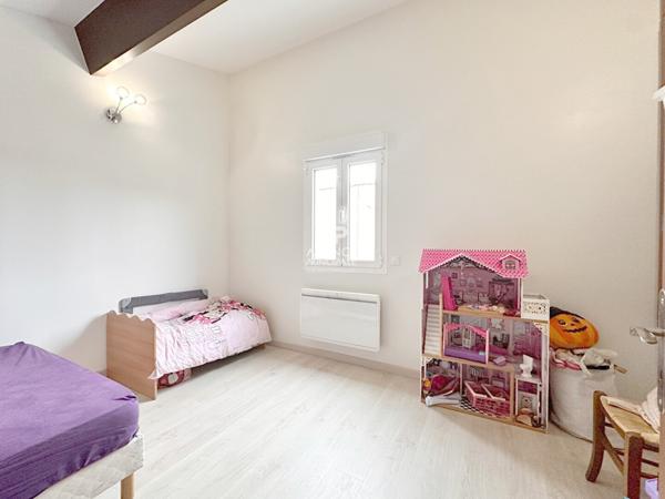 CHAVILLE - Stade - Maison de 6 pièces, 4 chambres et bureau, excellent état €700 000 ** - Référence 572-C