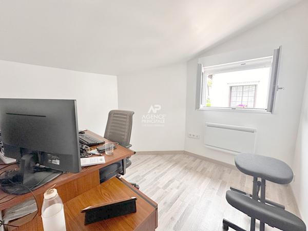 CHAVILLE - Stade - Maison de 6 pièces, 4 chambres et bureau, excellent état €700 000 ** - Référence 572-C