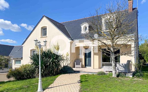 Maison à vendre    7 pièces •  Distré