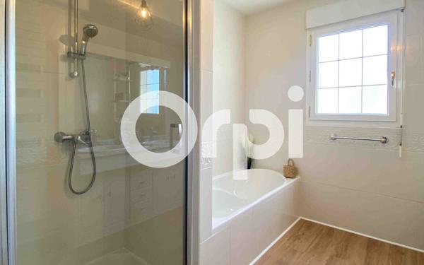 Maison à vendre    7 pièces •  Distré