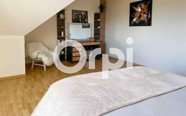 Maison à vendre    7 pièces •  Distré