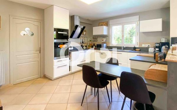 Maison à vendre    7 pièces •  Distré