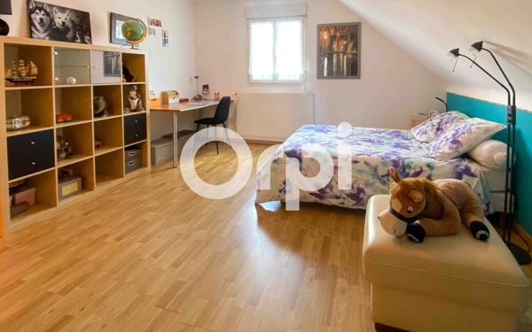 Maison à vendre    7 pièces •  Distré