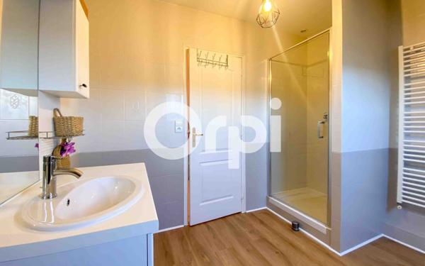 Maison à vendre    7 pièces •  Distré