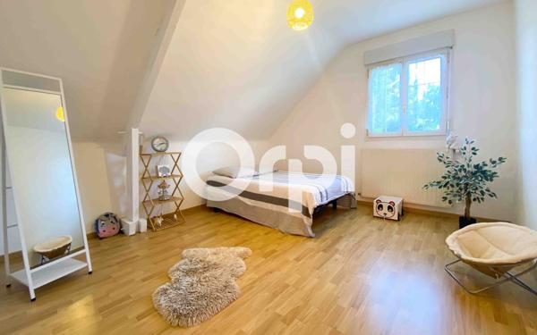 Maison à vendre    7 pièces •  Distré