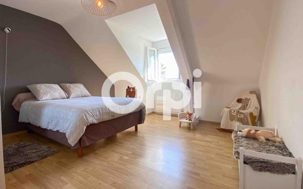 Maison à vendre    7 pièces •  Distré