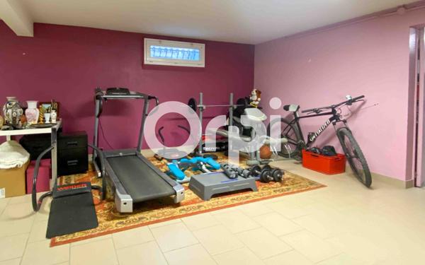 Maison à vendre    7 pièces •  Distré