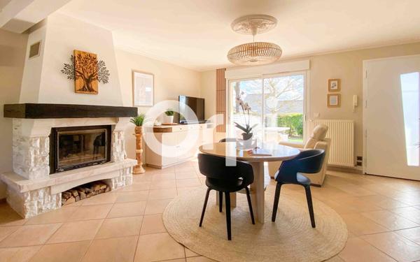 Maison à vendre    7 pièces •  Distré