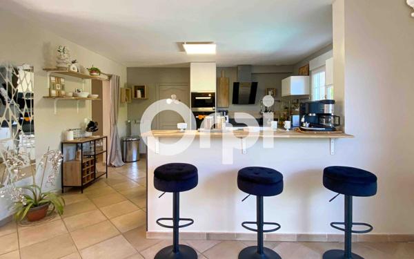 Maison à vendre    7 pièces •  Distré