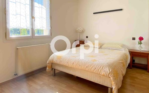 Maison à vendre    7 pièces •  Distré