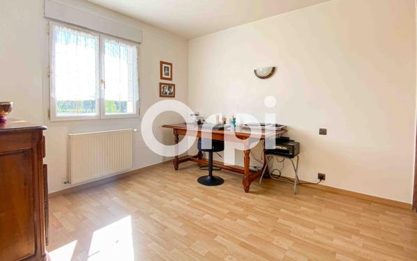 Maison à vendre    7 pièces •  Distré