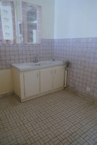 Maison de ville à vendre à Saint-Gaultier dans l'Indre (36800), ref : 037/2189