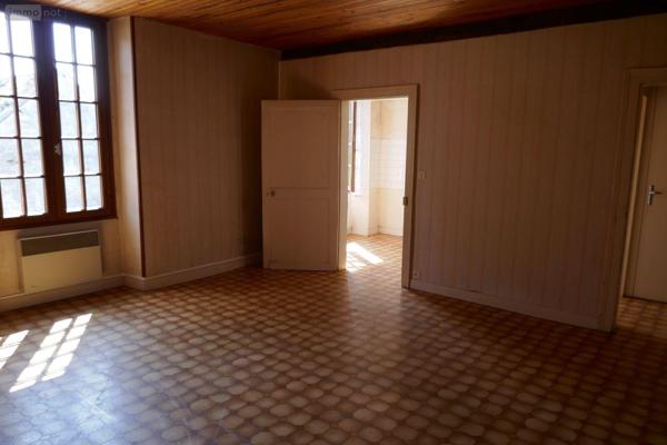 Maison de ville à vendre à Saint-Gaultier dans l'Indre (36800), ref : 037/2189