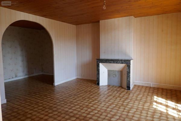 Maison de ville à vendre à Saint-Gaultier dans l'Indre (36800), ref : 037/2189