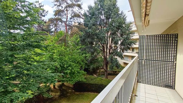 2 Pièces meublé avec Balcon sur Jardin + PKG en sous-sol