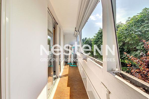 Appartement Bron T4 avec balcon, cave et ascenseur - 2 Chambres - Donnant sur Parc des ESSARTS - 69500 BRON