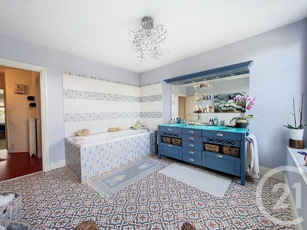 Maison à vendre  7 pièces - 203,97 m2 ROCHEFORT - 17