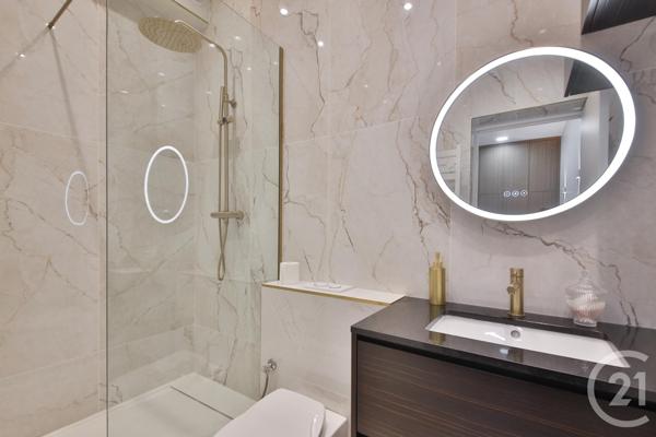 à vendre  62 m2 PARIS - 75008