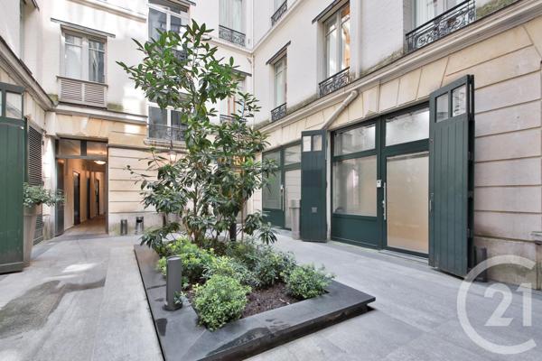 à vendre  62 m2 PARIS - 75008