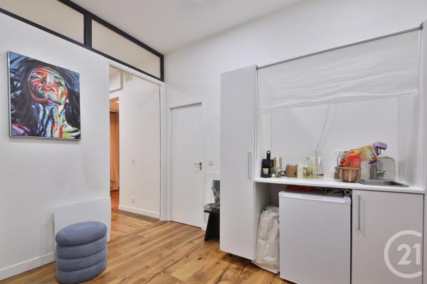 à vendre  62 m2 PARIS - 75008