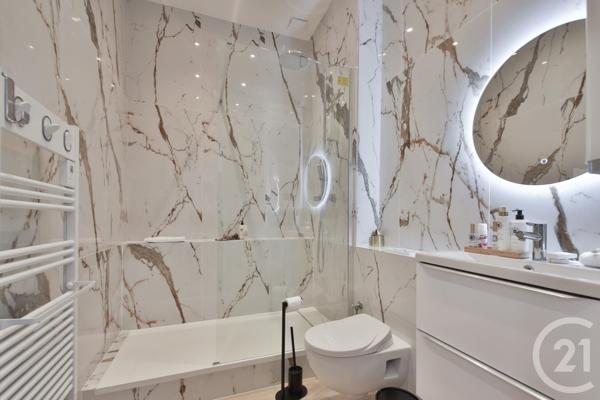 à vendre  62 m2 PARIS - 75008