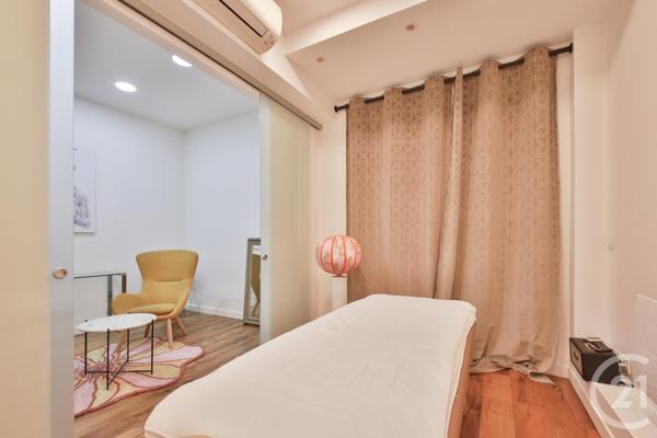 à vendre  62 m2 PARIS - 75008