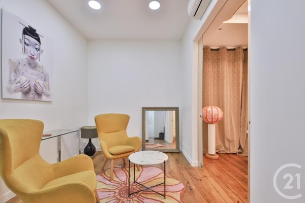 à vendre  62 m2 PARIS - 75008