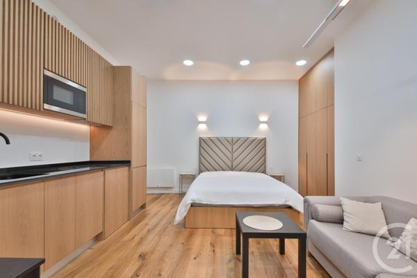 à vendre  62 m2 PARIS - 75008