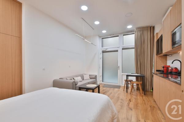 à vendre  62 m2 PARIS - 75008