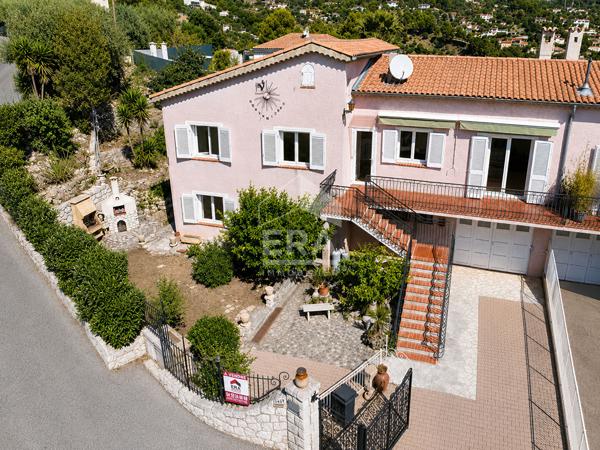 Maison à vendre à Carros - Vue dégagée sur collines et mer - Gros potentiel